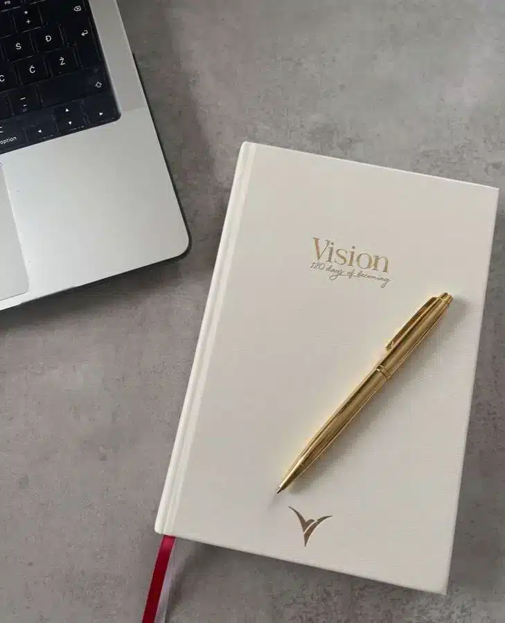 Customer’s VisionRuya daily planner with signature gold pen